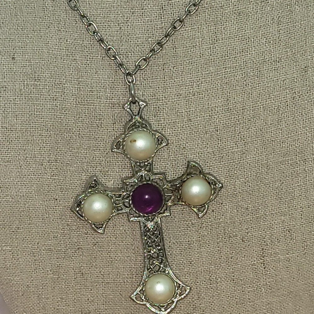 Vtg 1971 SARAH COVENTRY Crusader Cross Necklace Faux Pearl Purple MCM 70s - Picture 8 of 9